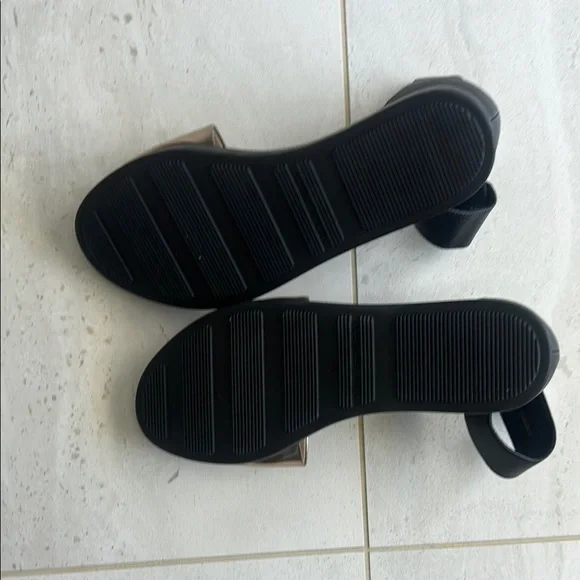 Via Spiga Women's Black and Gold Sandals - Picture 4 of 4